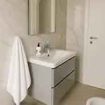 Bright Two-bedroom With Balcony Апартаменты *