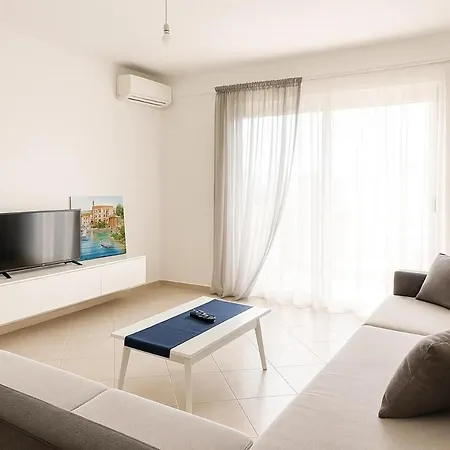 Appartamento Bright Two-bedroom With Balcony Sarandë