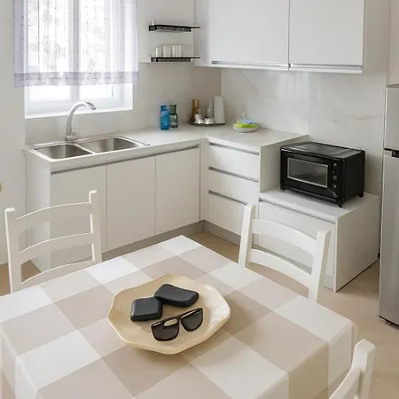 Apartmán Bright Two-bedroom With Balcony