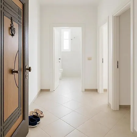 Bright Two-bedroom With Balcony