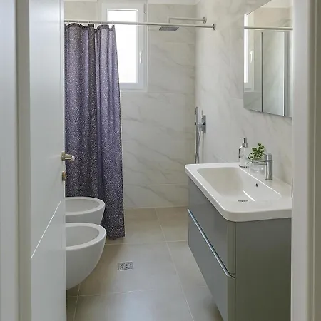 Appartamento Bright Two-bedroom With Balcony *