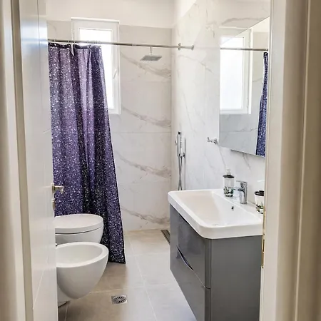 Bright Two-bedroom With Balcony Appartamento *
