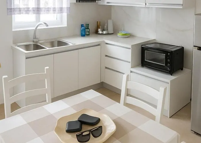 Apartmán Bright Two-bedroom With Balcony